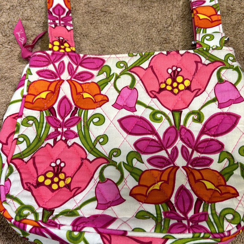 Vera Bradley pink paisley small crossbody purse- so cute! - Picture 5 of 8